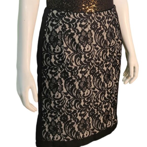 WORTHINGTON Black Lace Pencil Skirt Sz 4P Petite Lined Floral Overlay Quietlux - Picture 4 of 10